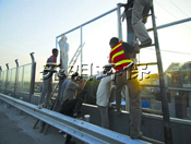 公路隔音屏安装工程案例
