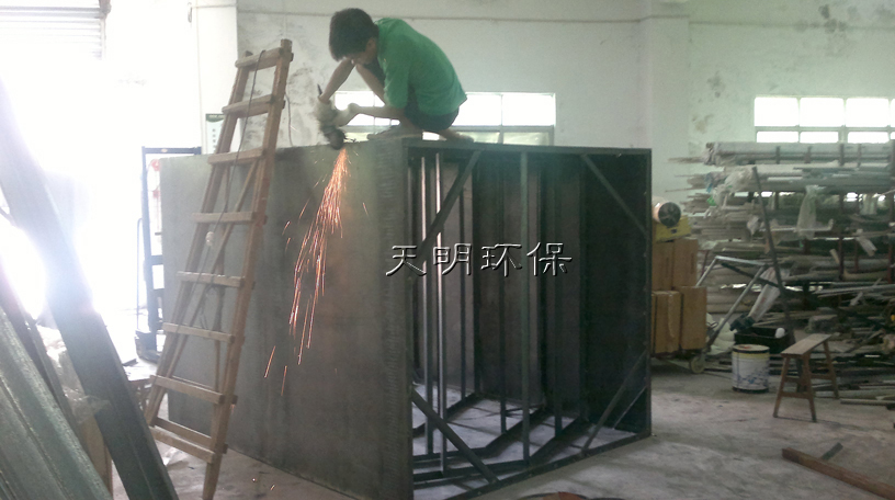 活性炭吸附塔现场制作中