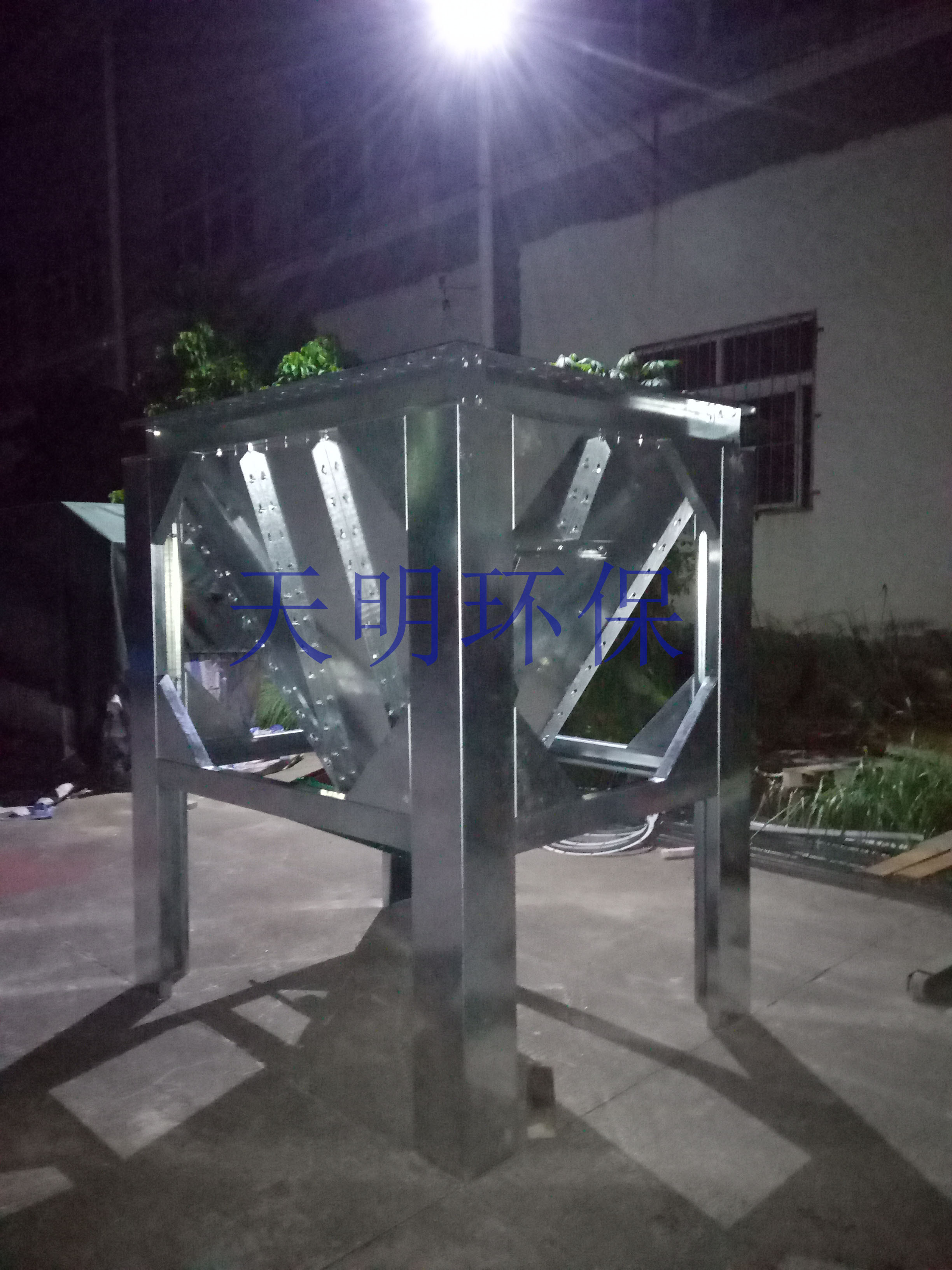 日夜赶制布袋除尘器