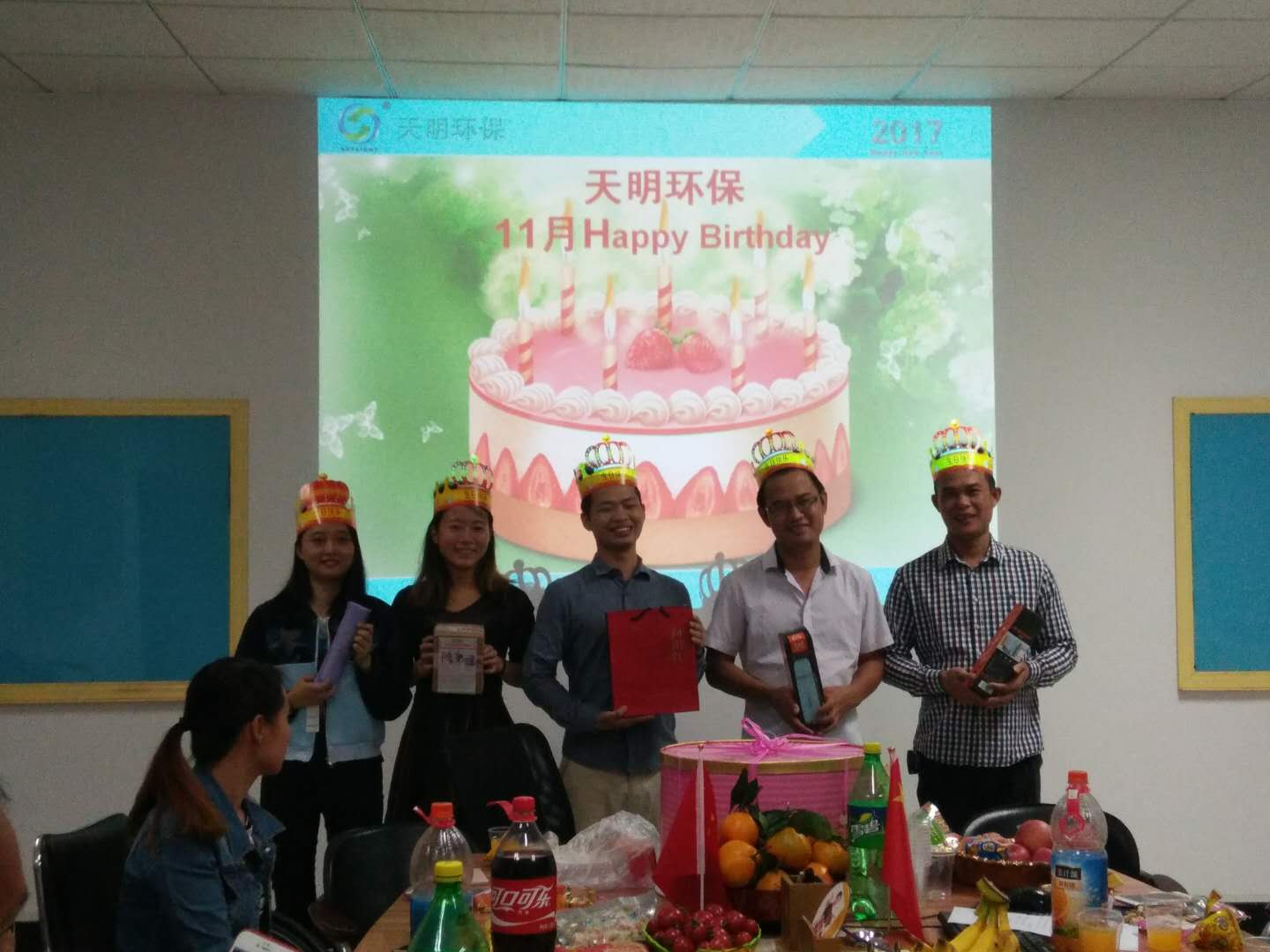 忙碌的身影总该有放松的一刻——天明生日会