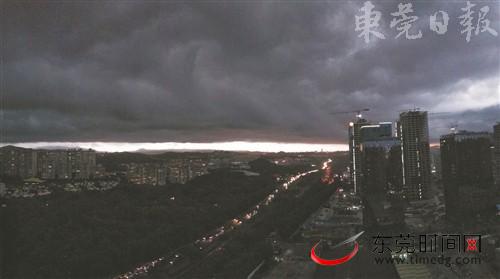 东莞遭遇强雷雨天气，各位需做好防护措施